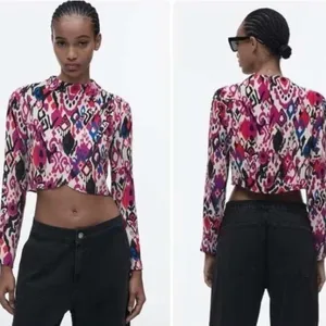 ZARA Abstract Print Mock Neck Long-Sleeve Crop‎ Top Size Small Pink Purple Blue thumbnail 2