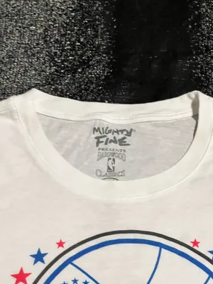 Womens M Philadelphia 76ers Mighty Fine Graphic Short Sleeve Tee- White thumbnail 5