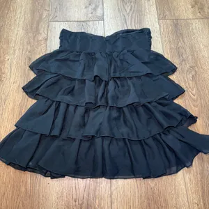 Missguided Black Strapless Tiered Ruffle Mini Dress Sweetheart Neckline Size S thumbnail 4