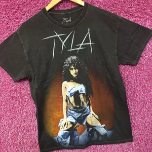 Tyla Graphic Washed T-Shirt Small thumbnail 2