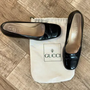 Gucci Women's Black Patent Leather Heels thumbnail 2