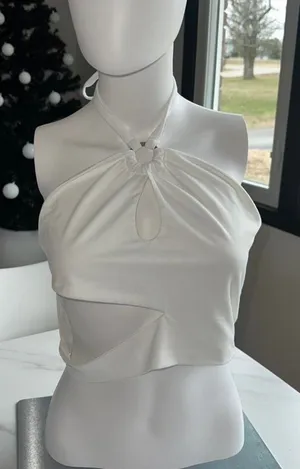 Medium halter white top thumbnail 1