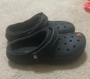 Black Fuzzy Crocs Men’s 6/ Women’s 8 thumbnail 1