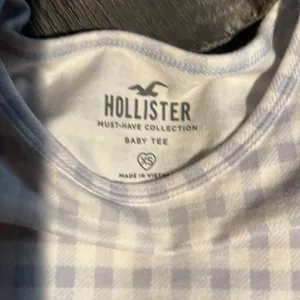 Hollister Baby Tee Light Grayish/Blue & White XS thumbnail 2