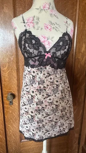 Victoria’s Secret BabyDoll Lingerie/ Slip Style with Daisies and Lace, Size S thumbnail 1
