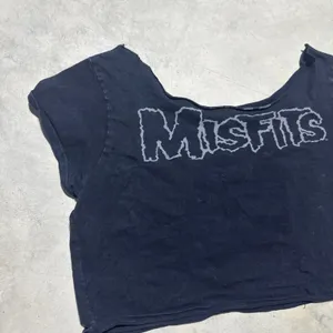 Y2K Affliction Misfits Skull/Dagger Cropped T Shirt Women's SZ L Grunge Goth Emo thumbnail 6