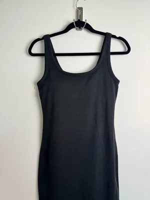 NWOT Vuori Halo Essential DreamKnit Midi Dress Black M thumbnail 5