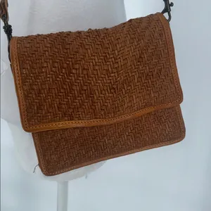Juju & Co- Women’s Hut Weave Cross Body - Cognac Brown Woven Shoulder Bag thumbnail 5