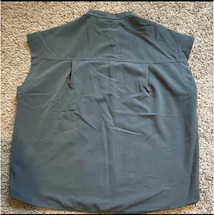 FIGS Women’s Limited Edition Kisumu Cargo Scrub Top Size L thumbnail 6