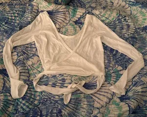 Lululemon long sleeve wrap small hole on collar from security tag size small thumbnail 1