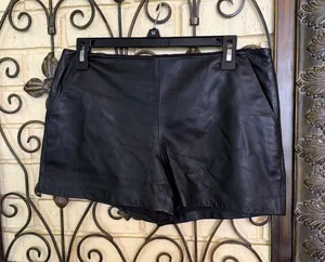 Trina Turk Black Leather Shorts Sz 4 Pockets Side Zip Winter Concert Vibes thumbnail 1