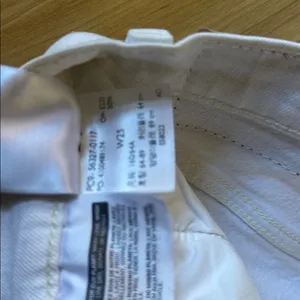 Levi's White Jean Shorts for Women thumbnail 3