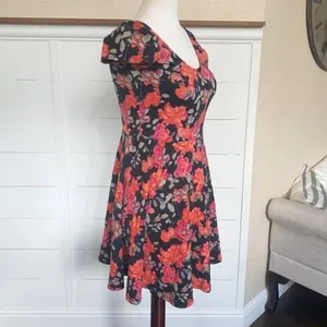 Kimchi‎ Blue by Urban Outfitters Skater Cap Sleeve Floral Dress - M thumbnail 3
