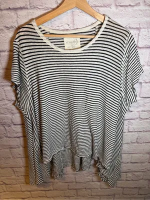 We The‎ Free Womens medium Black white stripe Short Sleeve Asymmetrical shirt thumbnail 1