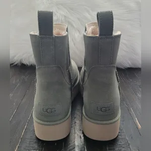Ugg Australia Chelsea Platform Mini Boots Women's Size 10 thumbnail 3