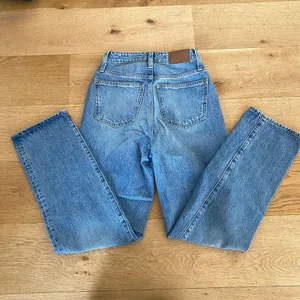 Madewell - Curvy Perfect Vintage Straight Leg Jeans in Blue thumbnail 3