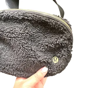 LULULEMON Everywhere Fleece‎ Belt Bag Black thumbnail 3