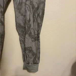 Cali Sport Gray Marble Print Joggers Size M Zip Pocket Athleisure Pants thumbnail 8