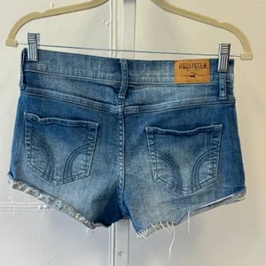 Hollister Sequin Front Raw Hem Denim Shorts Medium Wash Blue W26 Festival Boho thumbnail 2