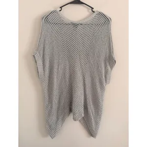 BCBGMAXAZRIA Sweater Top Womens Medium Silver Metallic Open Knit Sharkbite Hem thumbnail 3