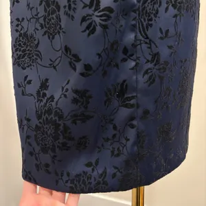 VTG 90s CDC Navy Blue Black Flocked‎ Velvet Floral Mandarin Collar Midi Dress 10 thumbnail 9