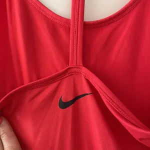 Nike tank thumbnail 3