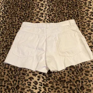 ZARA Shorts White Jean Shorts Women’s Size 12 Distressed Edging Side Slit Shorts thumbnail 5