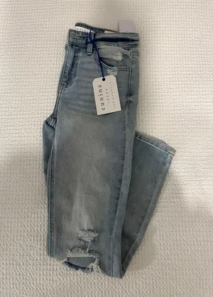 Von Maur Eunina Distressed Jeans SIZE 1 thumbnail 1