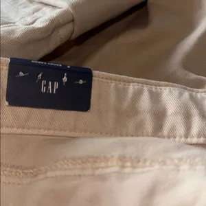 NWT GAP Mid Rise Cargo Baggy Khakis Pant Pockets SZ-8 Color Bedrock Beige thumbnail 9