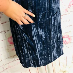 Floreat short sleeve blue crinkle velvet shift drs thumbnail 6