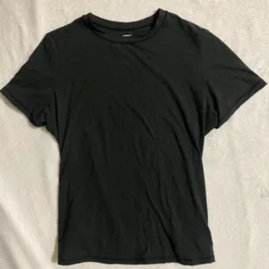 SKIMS Fits Everybody T-Shirt M thumbnail 2