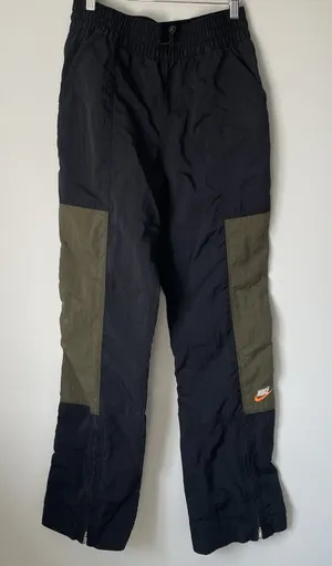 Nike Women's City Utility Zip Cuff Track Pants Athletic Black Green Size Medium thumbnail 1