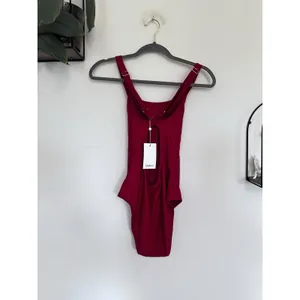 NWT Quince Cherry Red Italian Cross-Back One-Piece Swimsuit Size Small thumbnail 4