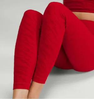 Lululemon Lunar New Year 2023 Wunder Under HR Legging 25” Dark Red Size 4 EUC thumbnail 3