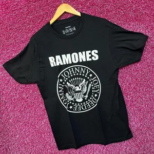 The Ramones Logo Rock Tshirt size Medium  thumbnail 3