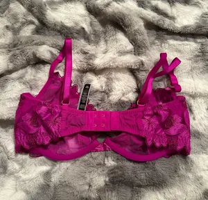 victoria’s secret bra thumbnail 2