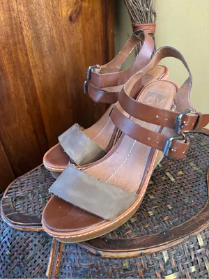 Dolce Vita Brown and Taupe Double-Strap Wedge Sandals thumbnail 2