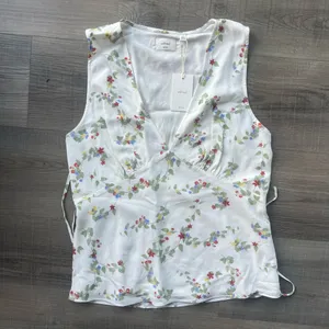 NWT Aritzia Novelist Top thumbnail 3