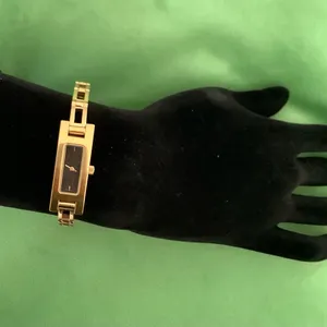 Ladies GUCCI dressy GOLD TONE Watch🔥🔥 thumbnail 2