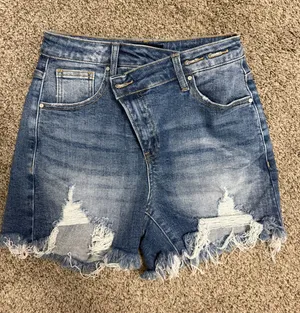 Risen jean short  thumbnail 1