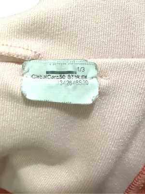 Under Armour | EUC Women's Light Pink Crop Sports Bra (size M) thumbnail 6