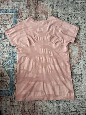 ATHLETA Momentum Seamless Camo Tee in Blush Pink Camo Estimated Size Medium thumbnail 4