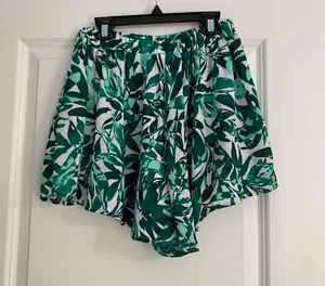 Vestique Floral Green Shorts thumbnail 5