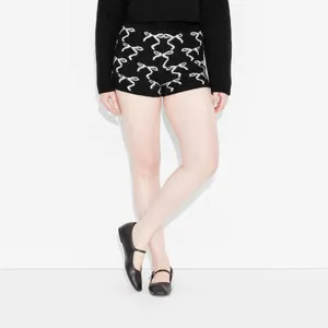 NWT Wild Fable Womens Mid-Rise Holiday Sweater Hot Shorts 91700293 Black XS thumbnail 2