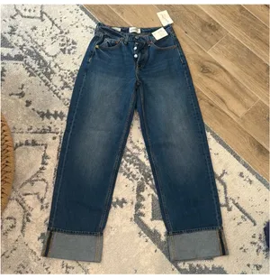 Universal Threads Mid Rise Cuffed Baggy Jean - NWT thumbnail 3