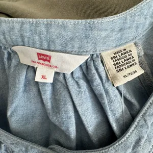 NWT Levi’s Top Women's XL Blue Chambray Button Front Balloon Sleeve thumbnail 7