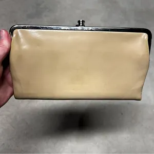 HOBO International Lauren Genuine Leather Clutch Bifold Wallet in Tan/Beige thumbnail 2
