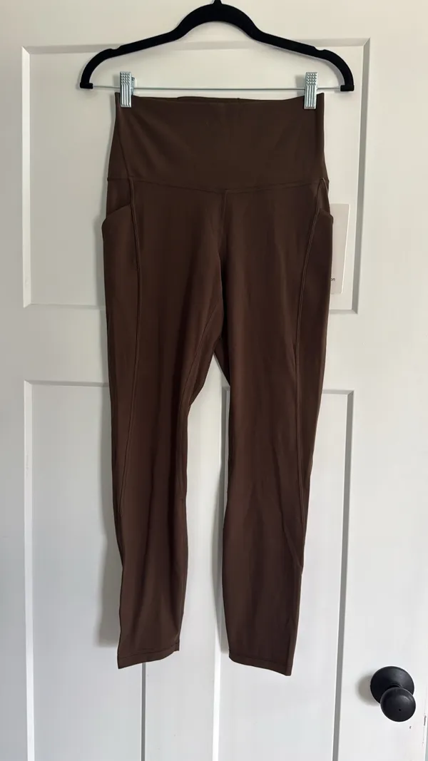 Lululemon Size 8 Align HR 25” Leggings with Pockets - Image 3