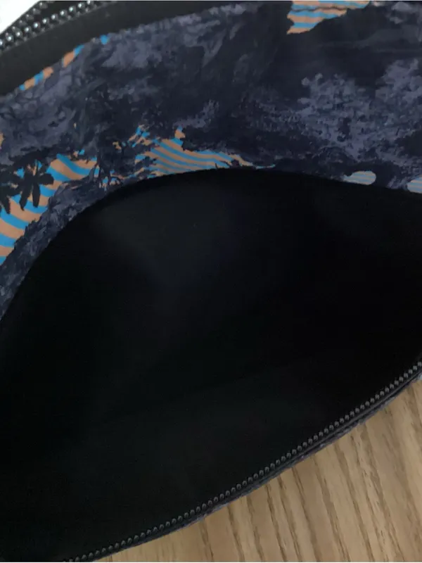 Lululemon Patch Logo Crossbody - Image 10