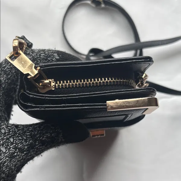 Elegant Black Leather Crossbody Bag GUC - Image 7